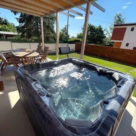 بيت للعطل Felix House