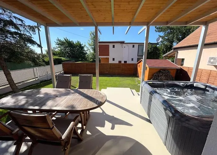 Felix House Case de vacanță